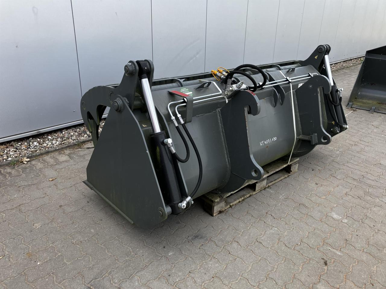 Kramer 2400 mm - Korpa: slika Kramer 2400 mm - Korpa Kramer 2400 mm - Korpa: slika Kramer 2400 mm - Korpa