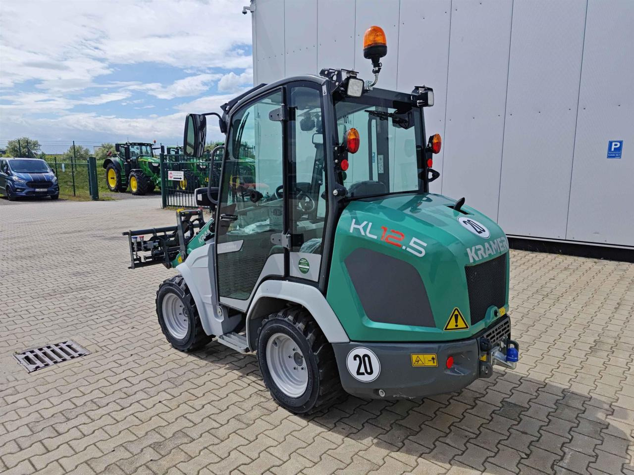 Kramer KL12.5 - Utovarivač na kotačima: slika Kramer KL12.5 - Utovarivač na kotačima Kramer KL12.5 - Utovarivač na kotačima: slika Kramer KL12.5 - Utovarivač na kotačima