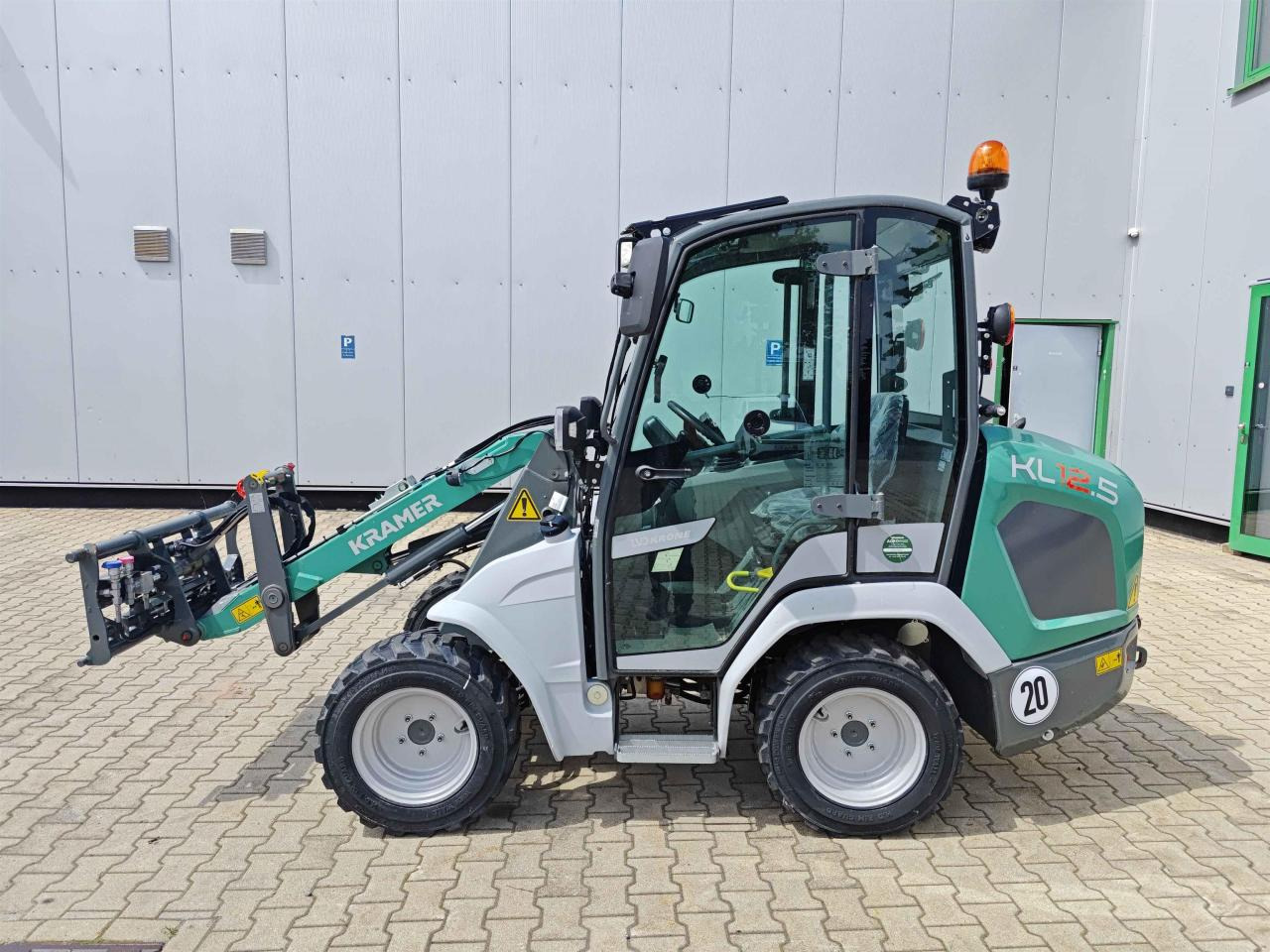 Kramer KL12.5 - Utovarivač na kotačima: slika Kramer KL12.5 - Utovarivač na kotačima Kramer KL12.5 - Utovarivač na kotačima: slika Kramer KL12.5 - Utovarivač na kotačima