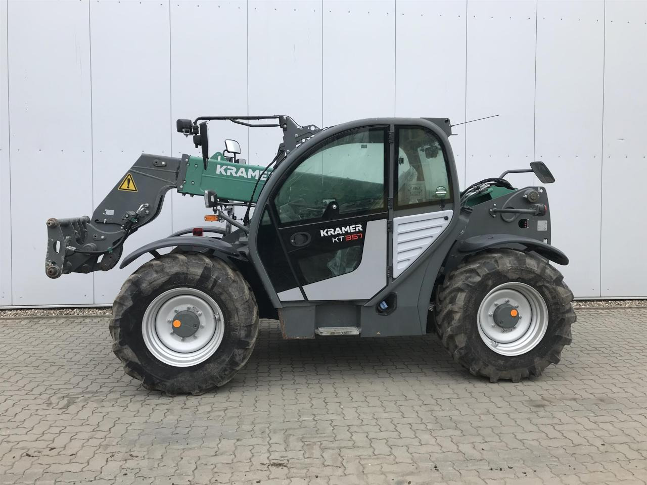 Kramer KT357 - Teleskopski rukovatelj: slika Kramer KT357 - Teleskopski rukovatelj Kramer KT357 - Teleskopski rukovatelj: slika Kramer KT357 - Teleskopski rukovatelj