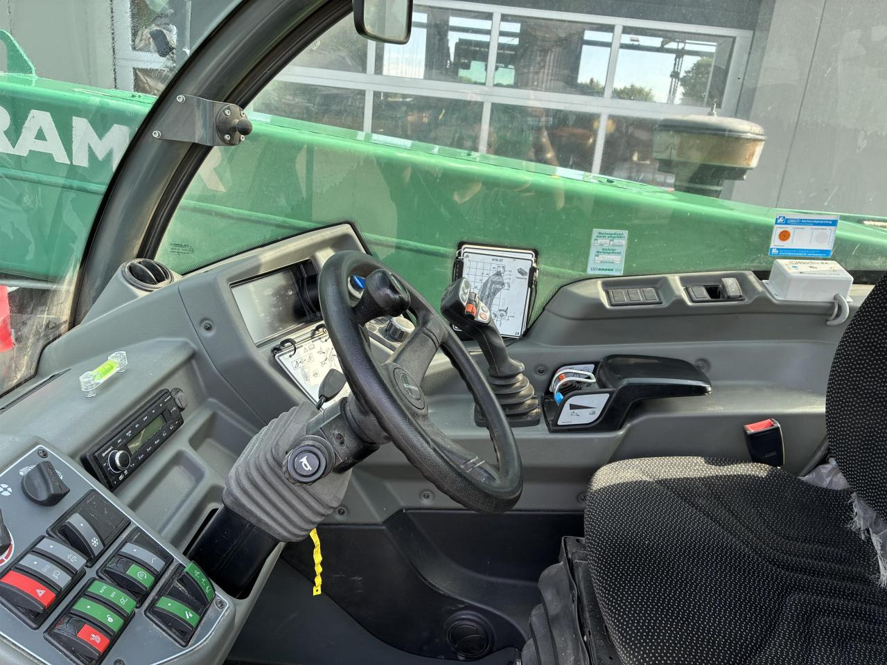 Kramer KT407 - Teleskopski rukovatelj: slika Kramer KT407 - Teleskopski rukovatelj Kramer KT407 - Teleskopski rukovatelj: slika Kramer KT407 - Teleskopski rukovatelj