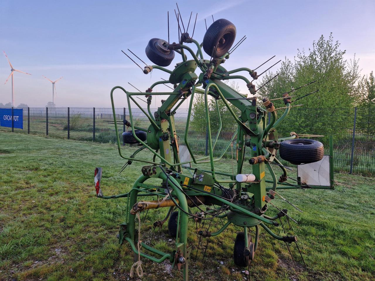 Krone KW 6.70/6 - Prevrtač sijena/ Grabulje: slika Krone KW 6.70/6 - Prevrtač sijena/ Grabulje Krone KW 6.70/6 - Prevrtač sijena/ Grabulje: slika Krone KW 6.70/6 - Prevrtač sijena/ Grabulje