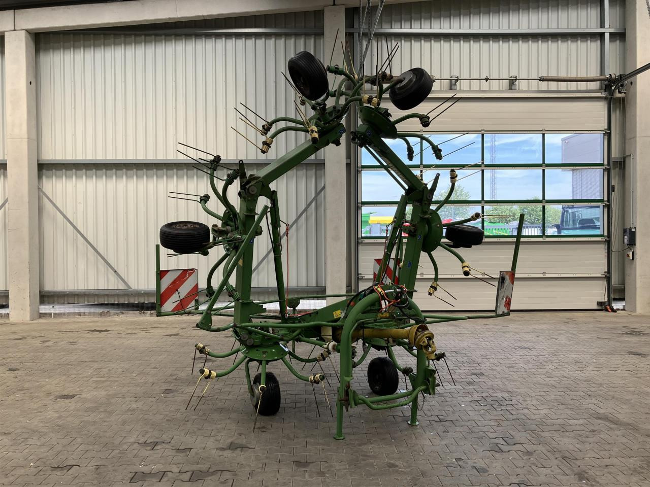 Krone KW 7.70/6x7 - Prevrtač sijena/ Grabulje: slika Krone KW 7.70/6x7 - Prevrtač sijena/ Grabulje Krone KW 7.70/6x7 - Prevrtač sijena/ Grabulje: slika Krone KW 7.70/6x7 - Prevrtač sijena/ Grabulje