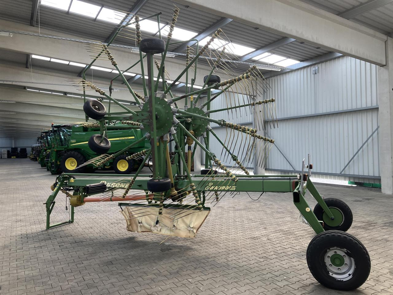 Krone SWADRO 900 - Prevrtač sijena/ Grabulje: slika Krone SWADRO 900 - Prevrtač sijena/ Grabulje Krone SWADRO 900 - Prevrtač sijena/ Grabulje: slika Krone SWADRO 900 - Prevrtač sijena/ Grabulje