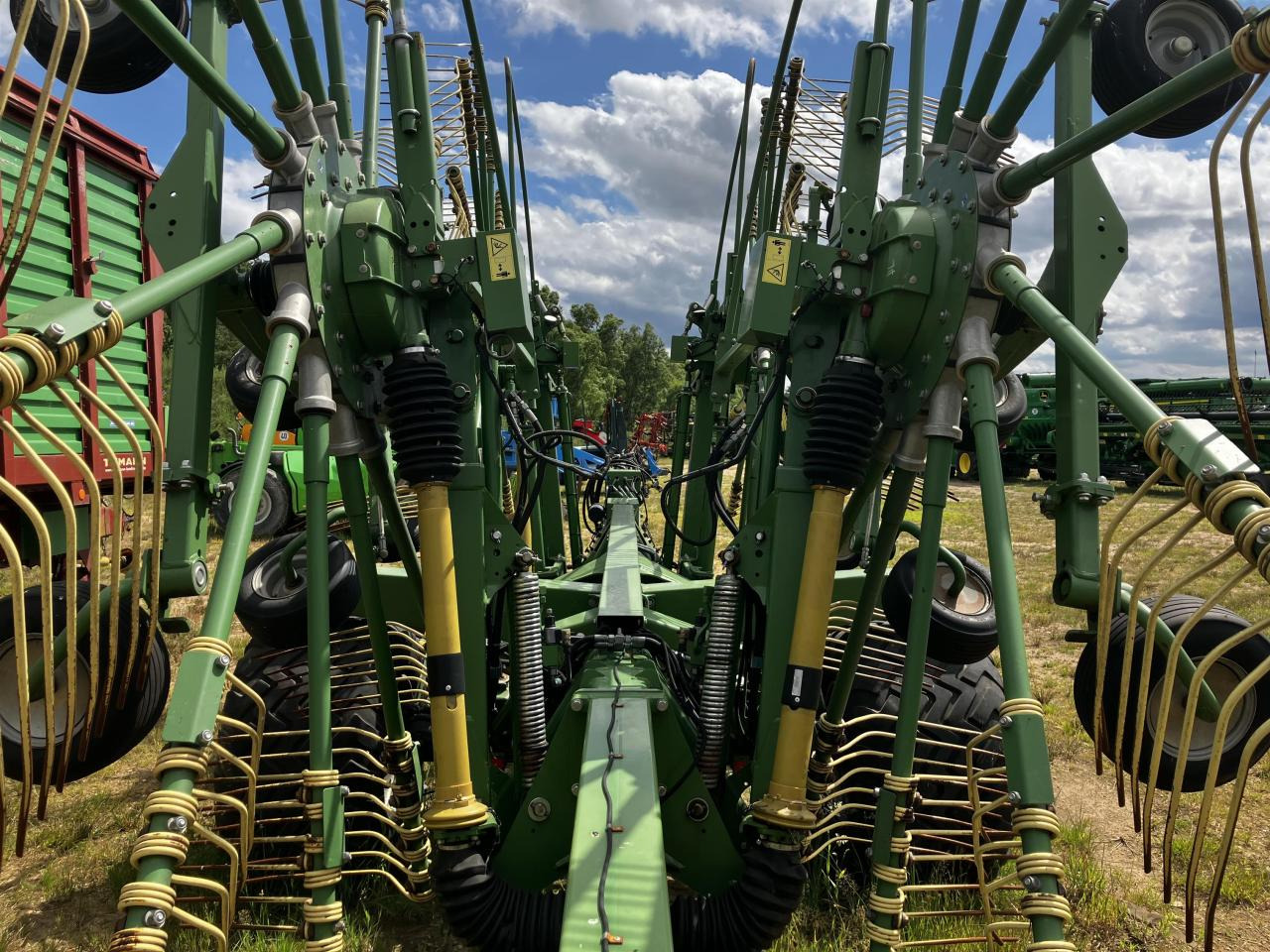 Prevrtač sijena/ Grabulje Krone Swadro 1400 Plus: slika Prevrtač sijena/ Grabulje Krone Swadro 1400 Plus