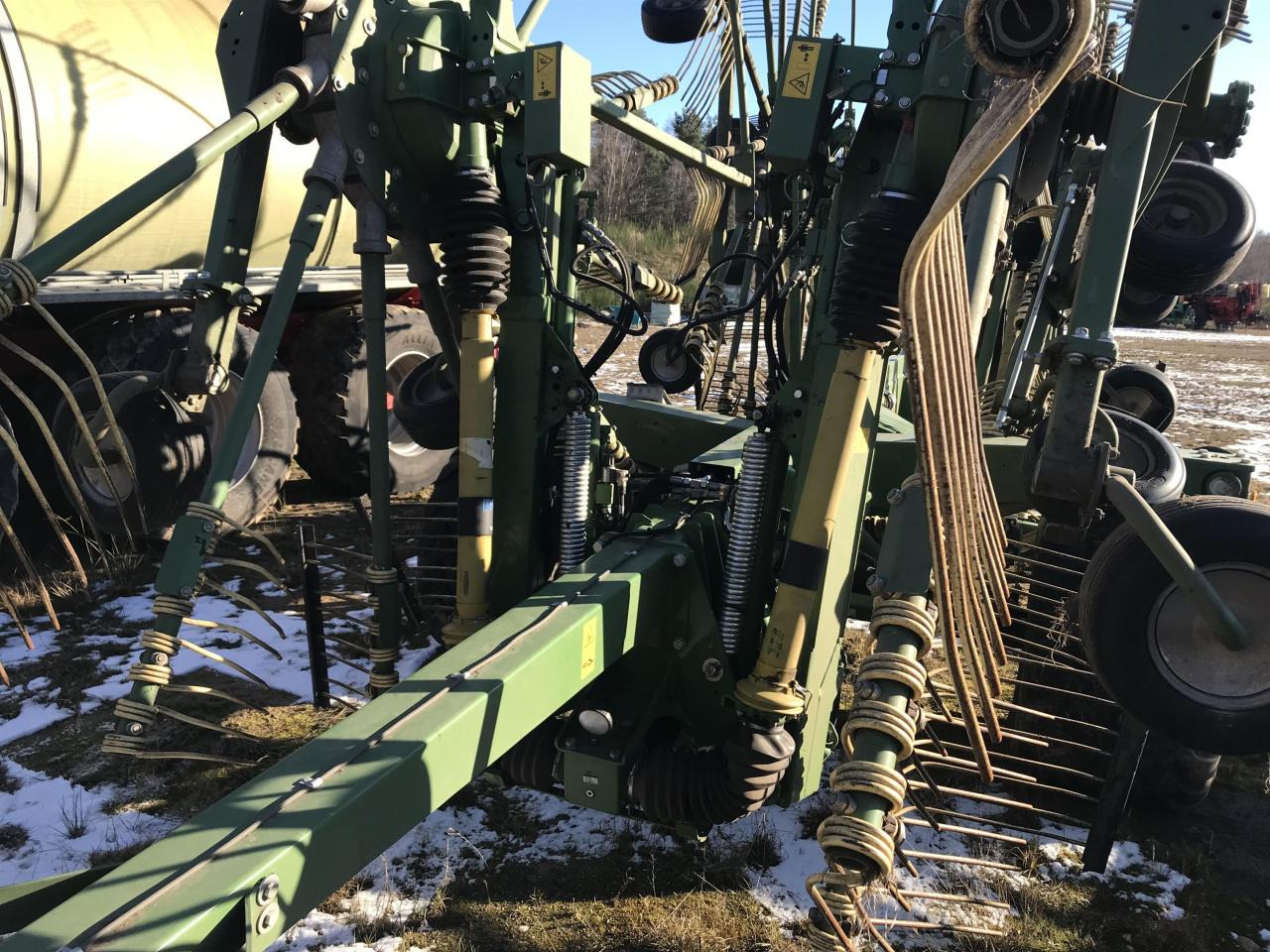 Krone Swadro 1400 Plus - Prevrtač sijena/ Grabulje: slika Krone Swadro 1400 Plus - Prevrtač sijena/ Grabulje Krone Swadro 1400 Plus - Prevrtač sijena/ Grabulje: slika Krone Swadro 1400 Plus - Prevrtač sijena/ Grabulje