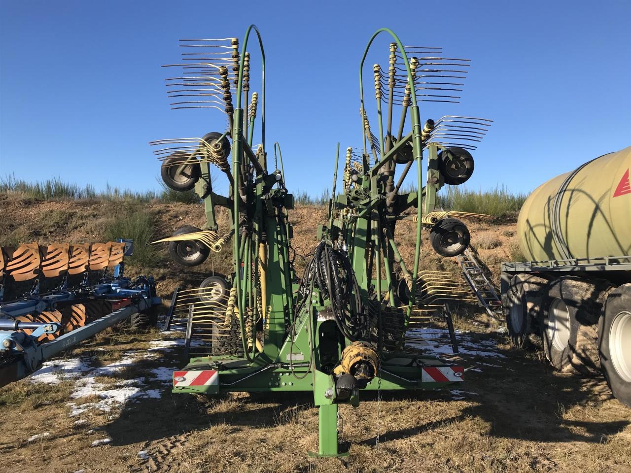 Krone Swadro 1400 Plus - Prevrtač sijena/ Grabulje: slika Krone Swadro 1400 Plus - Prevrtač sijena/ Grabulje Krone Swadro 1400 Plus - Prevrtač sijena/ Grabulje: slika Krone Swadro 1400 Plus - Prevrtač sijena/ Grabulje