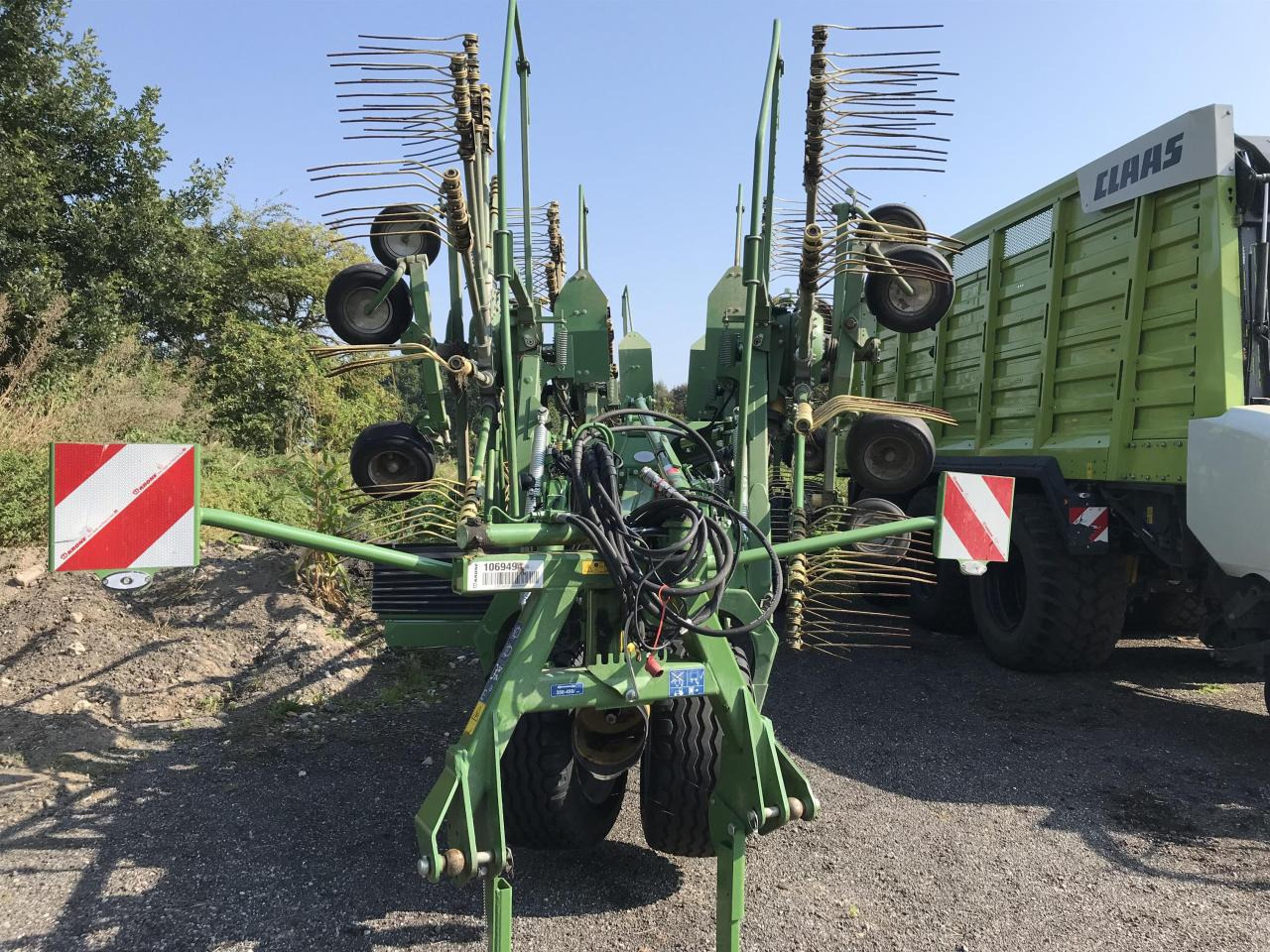 Krone Swadro 2000 - Prevrtač sijena/ Grabulje: slika Krone Swadro 2000 - Prevrtač sijena/ Grabulje Krone Swadro 2000 - Prevrtač sijena/ Grabulje: slika Krone Swadro 2000 - Prevrtač sijena/ Grabulje