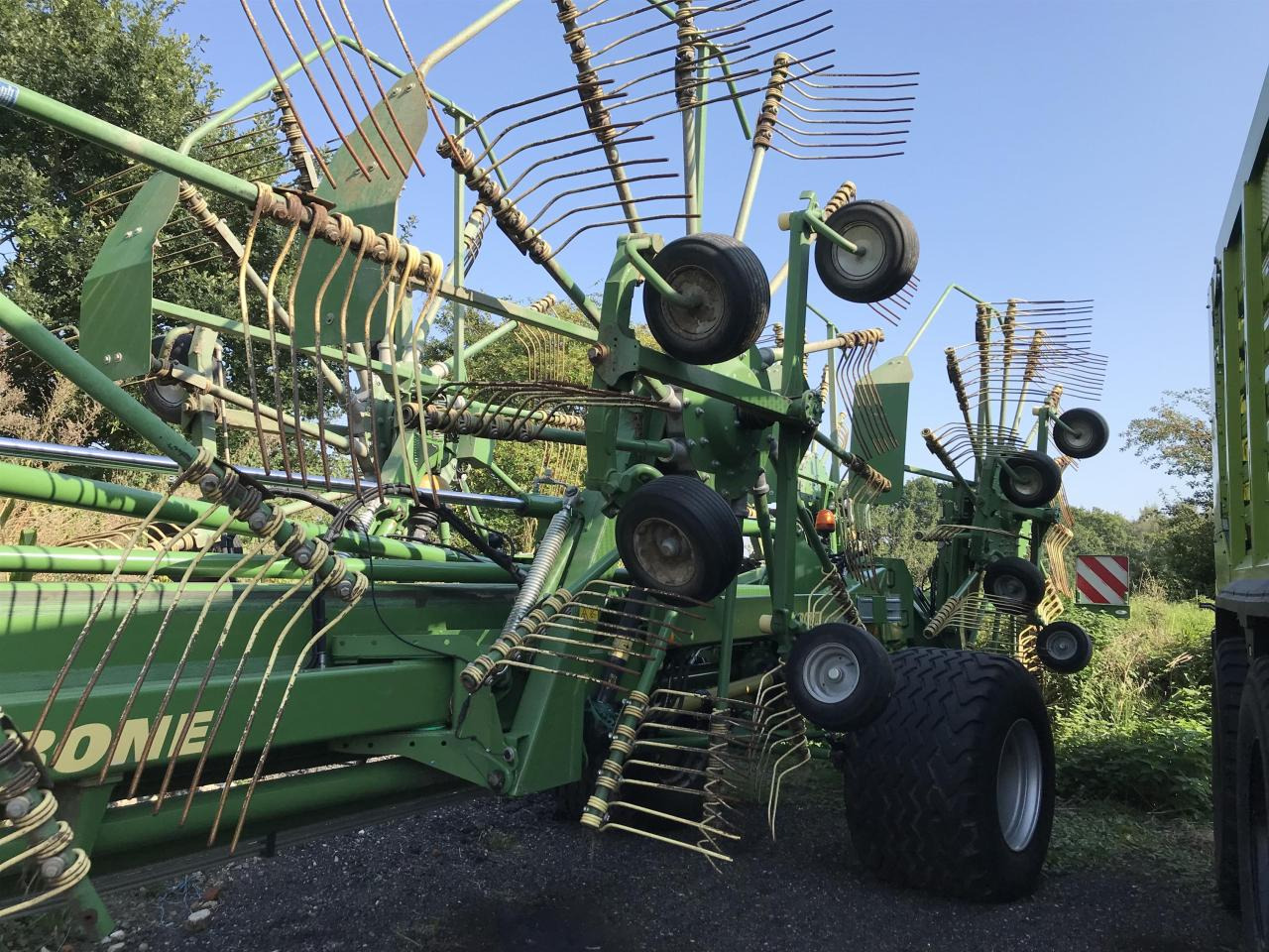 Prevrtač sijena/ Grabulje Krone Swadro 2000: slika Prevrtač sijena/ Grabulje Krone Swadro 2000