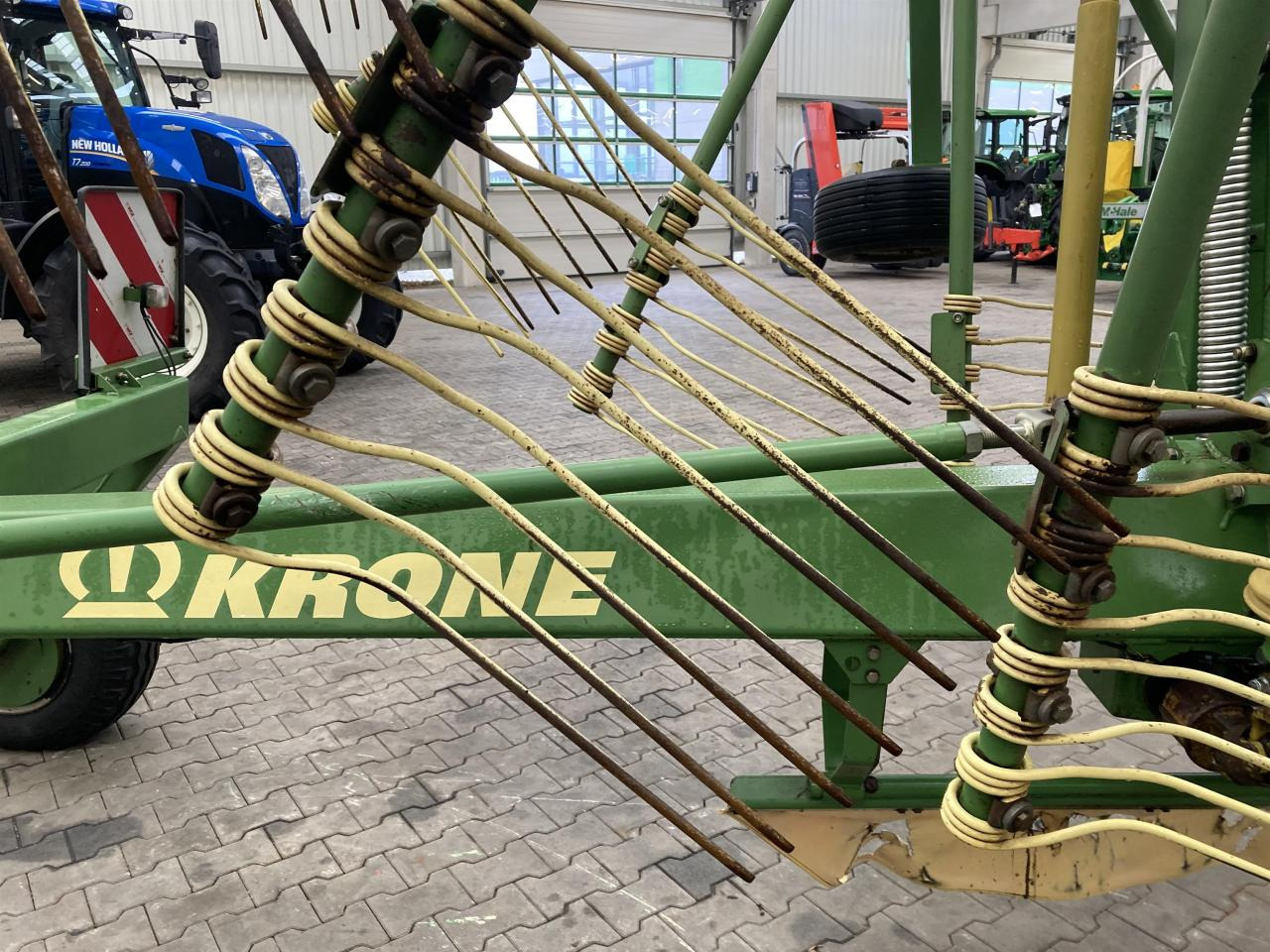 Krone Swadro 800/26 - Prevrtač sijena/ Grabulje: slika Krone Swadro 800/26 - Prevrtač sijena/ Grabulje Krone Swadro 800/26 - Prevrtač sijena/ Grabulje: slika Krone Swadro 800/26 - Prevrtač sijena/ Grabulje