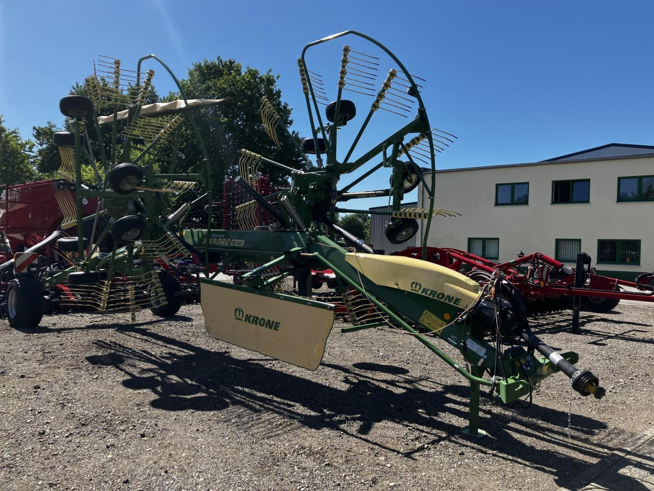 Krone Swadro TS 740 Twin - Prevrtač sijena/ Grabulje: slika Krone Swadro TS 740 Twin - Prevrtač sijena/ Grabulje Krone Swadro TS 740 Twin - Prevrtač sijena/ Grabulje: slika Krone Swadro TS 740 Twin - Prevrtač sijena/ Grabulje