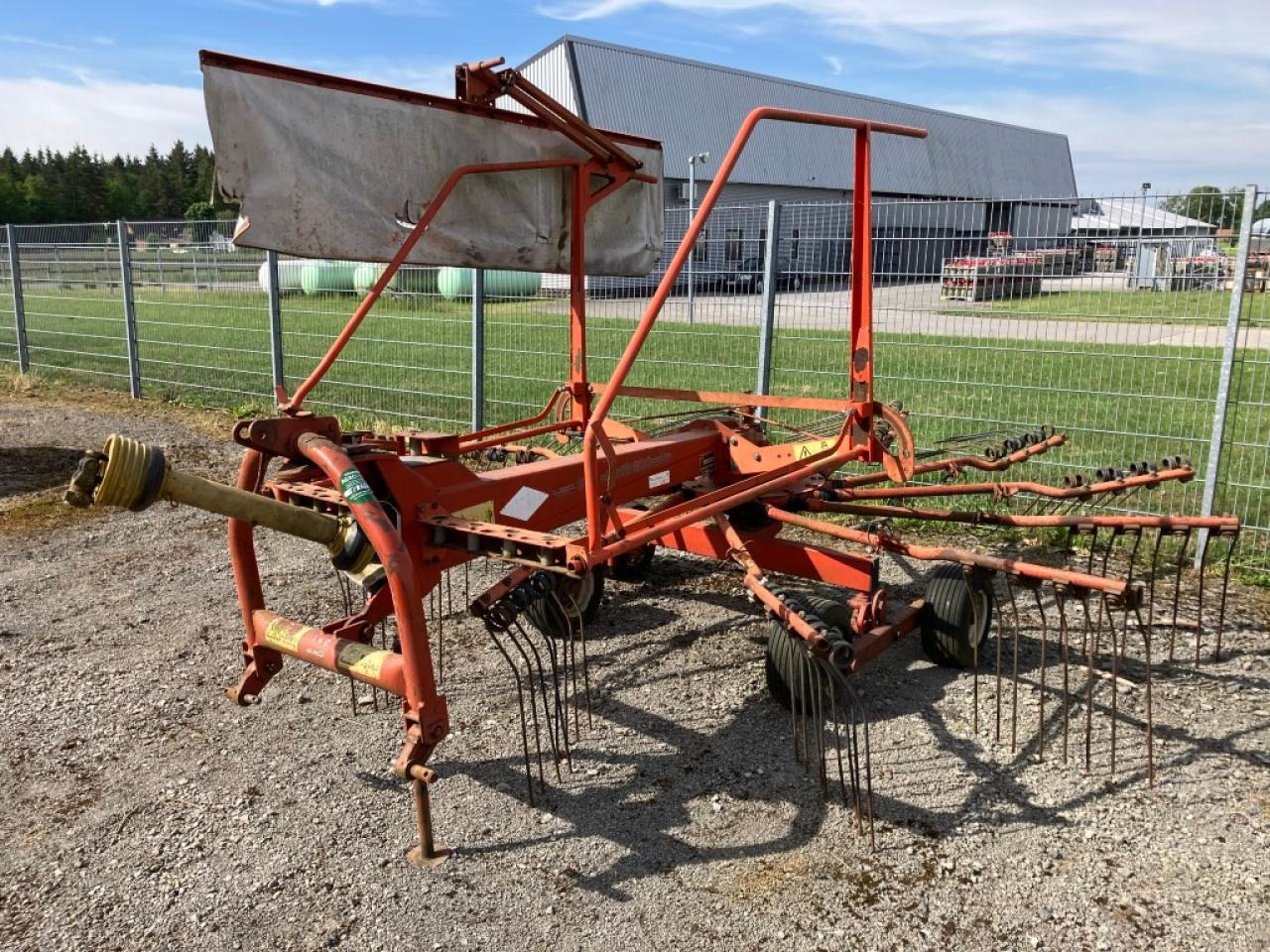 Kuhn GA 4311 GM - Prevrtač sijena/ Grabulje: slika Kuhn GA 4311 GM - Prevrtač sijena/ Grabulje Kuhn GA 4311 GM - Prevrtač sijena/ Grabulje: slika Kuhn GA 4311 GM - Prevrtač sijena/ Grabulje