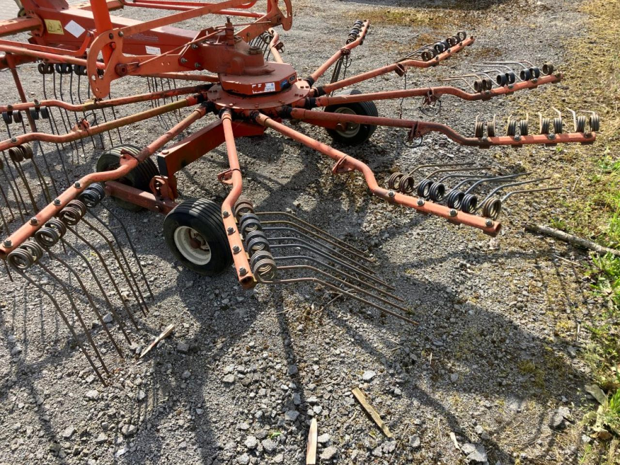 Kuhn GA 4311 GM - Prevrtač sijena/ Grabulje: slika Kuhn GA 4311 GM - Prevrtač sijena/ Grabulje Kuhn GA 4311 GM - Prevrtač sijena/ Grabulje: slika Kuhn GA 4311 GM - Prevrtač sijena/ Grabulje