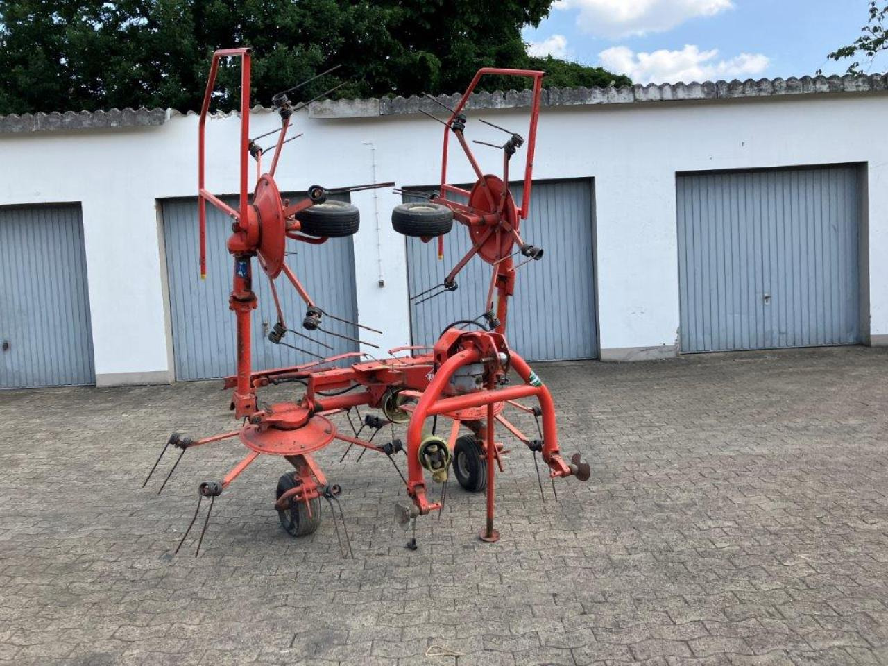 Kuhn GF 5001 MH - Prevrtač sijena/ Grabulje: slika Kuhn GF 5001 MH - Prevrtač sijena/ Grabulje Kuhn GF 5001 MH - Prevrtač sijena/ Grabulje: slika Kuhn GF 5001 MH - Prevrtač sijena/ Grabulje