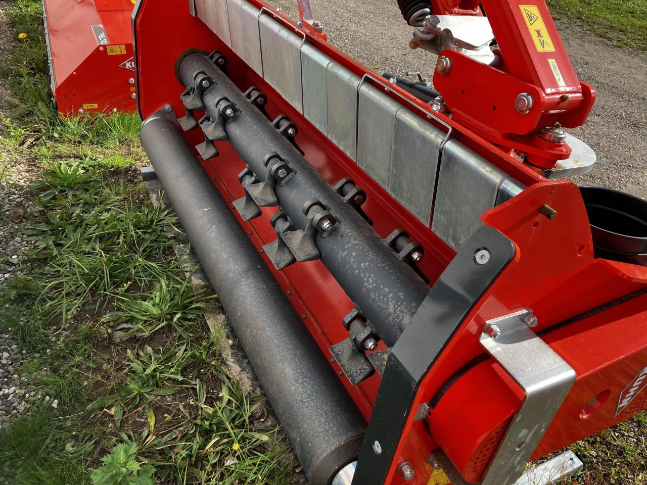 Kuhn TBE 19 - Malčer sa čekićima: slika Kuhn TBE 19 - Malčer sa čekićima Kuhn TBE 19 - Malčer sa čekićima: slika Kuhn TBE 19 - Malčer sa čekićima