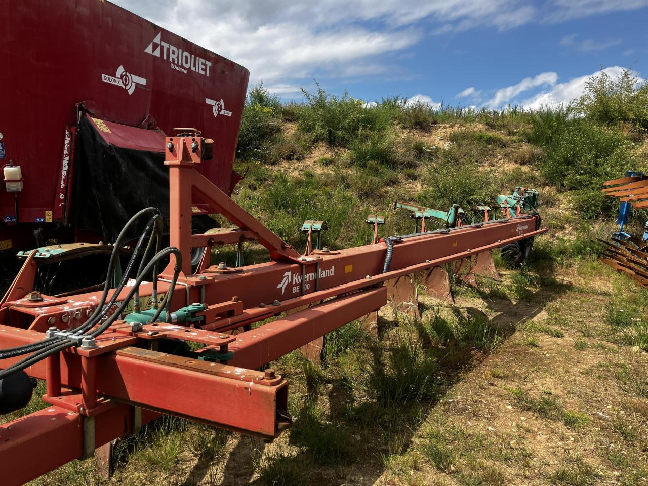 Kverneland BE-KKBE-100 - Plug: slika Kverneland BE-KKBE-100 - Plug Kverneland BE-KKBE-100 - Plug: slika Kverneland BE-KKBE-100 - Plug