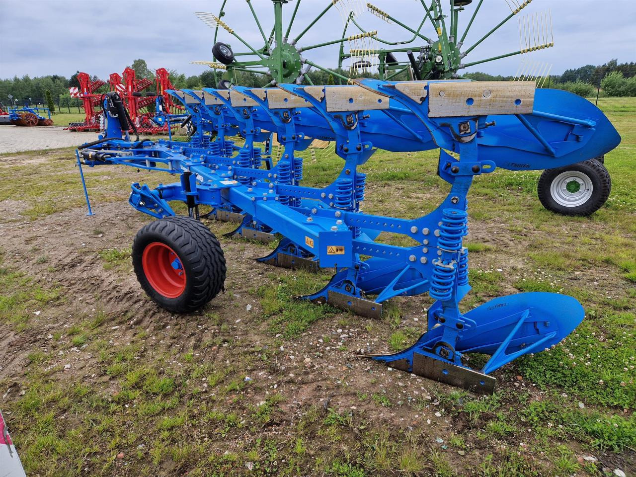 Lemken Juwel 8 M X 5+1 - Plug: slika Lemken Juwel 8 M X 5+1 - Plug Lemken Juwel 8 M X 5+1 - Plug: slika Lemken Juwel 8 M X 5+1 - Plug