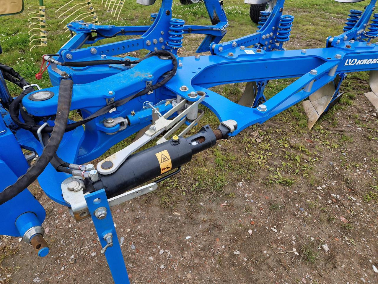 Lemken Juwel 8 M X 5+1 - Plug: slika Lemken Juwel 8 M X 5+1 - Plug Lemken Juwel 8 M X 5+1 - Plug: slika Lemken Juwel 8 M X 5+1 - Plug