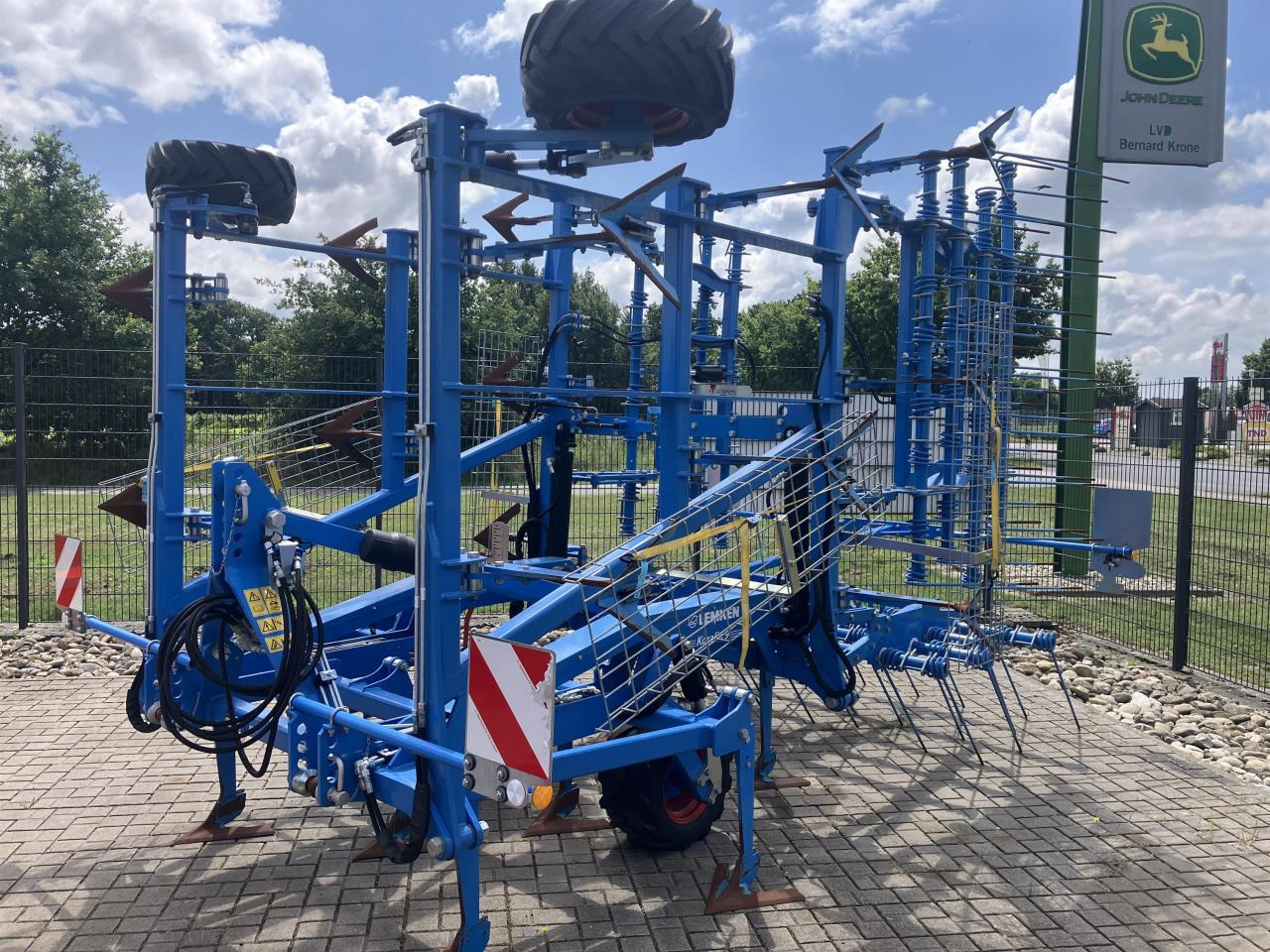 Lemken Koralin 9/660 K - Kultivator: slika Lemken Koralin 9/660 K - Kultivator Lemken Koralin 9/660 K - Kultivator: slika Lemken Koralin 9/660 K - Kultivator