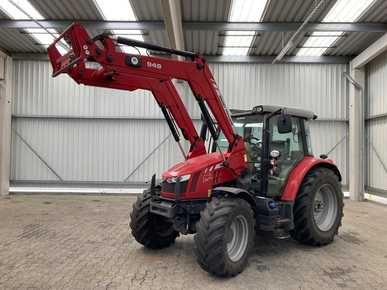 Massey Ferguson 5611 Dyna 4 - Traktor: slika Massey Ferguson 5611 Dyna 4 - Traktor Massey Ferguson 5611 Dyna 4 - Traktor: slika Massey Ferguson 5611 Dyna 4 - Traktor