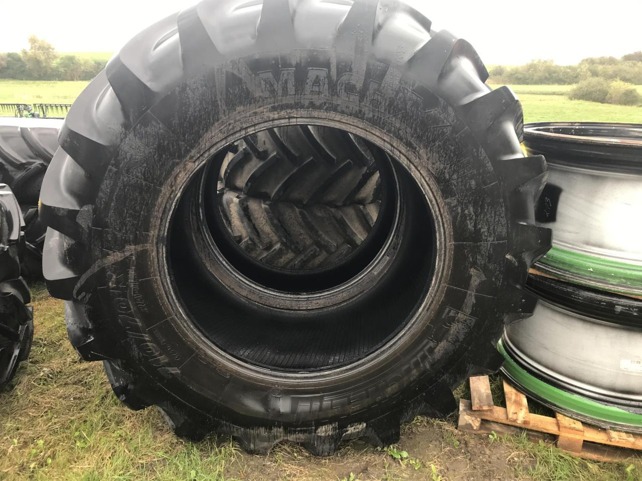 Michelin 710/70R42 - Guma za Poljoprivredni strojevi: slika Michelin 710/70R42 - Guma za Poljoprivredni strojevi Michelin 710/70R42 - Guma za Poljoprivredni strojevi: slika Michelin 710/70R42 - Guma za Poljoprivredni strojevi
