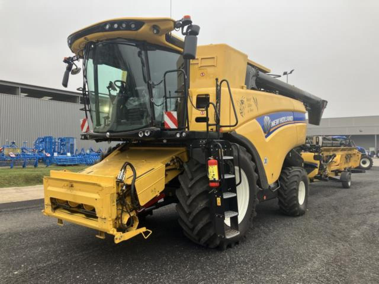New Holland CX 8.70 - Kombajn za žetvu: slika New Holland CX 8.70 - Kombajn za žetvu New Holland CX 8.70 - Kombajn za žetvu: slika New Holland CX 8.70 - Kombajn za žetvu