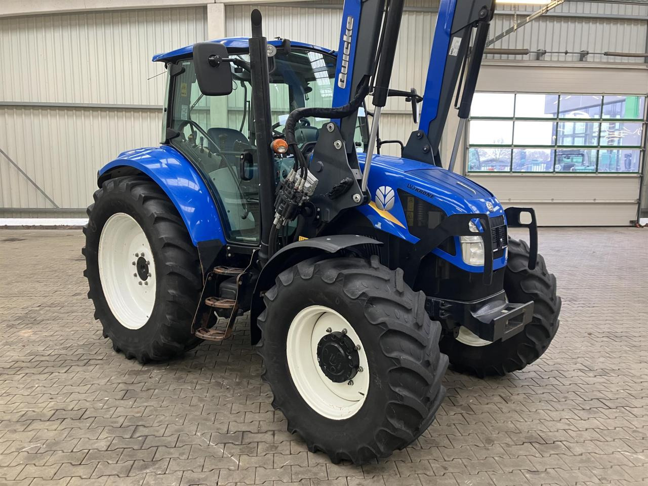 New Holland T 5.105 - Traktor: slika New Holland T 5.105 - Traktor New Holland T 5.105 - Traktor: slika New Holland T 5.105 - Traktor