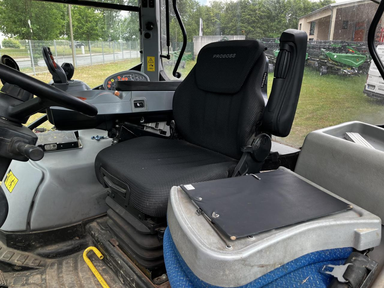 Traktor New Holland T7.270: slika Traktor New Holland T7.270 Traktor New Holland T7.270: slika Traktor New Holland T7.270