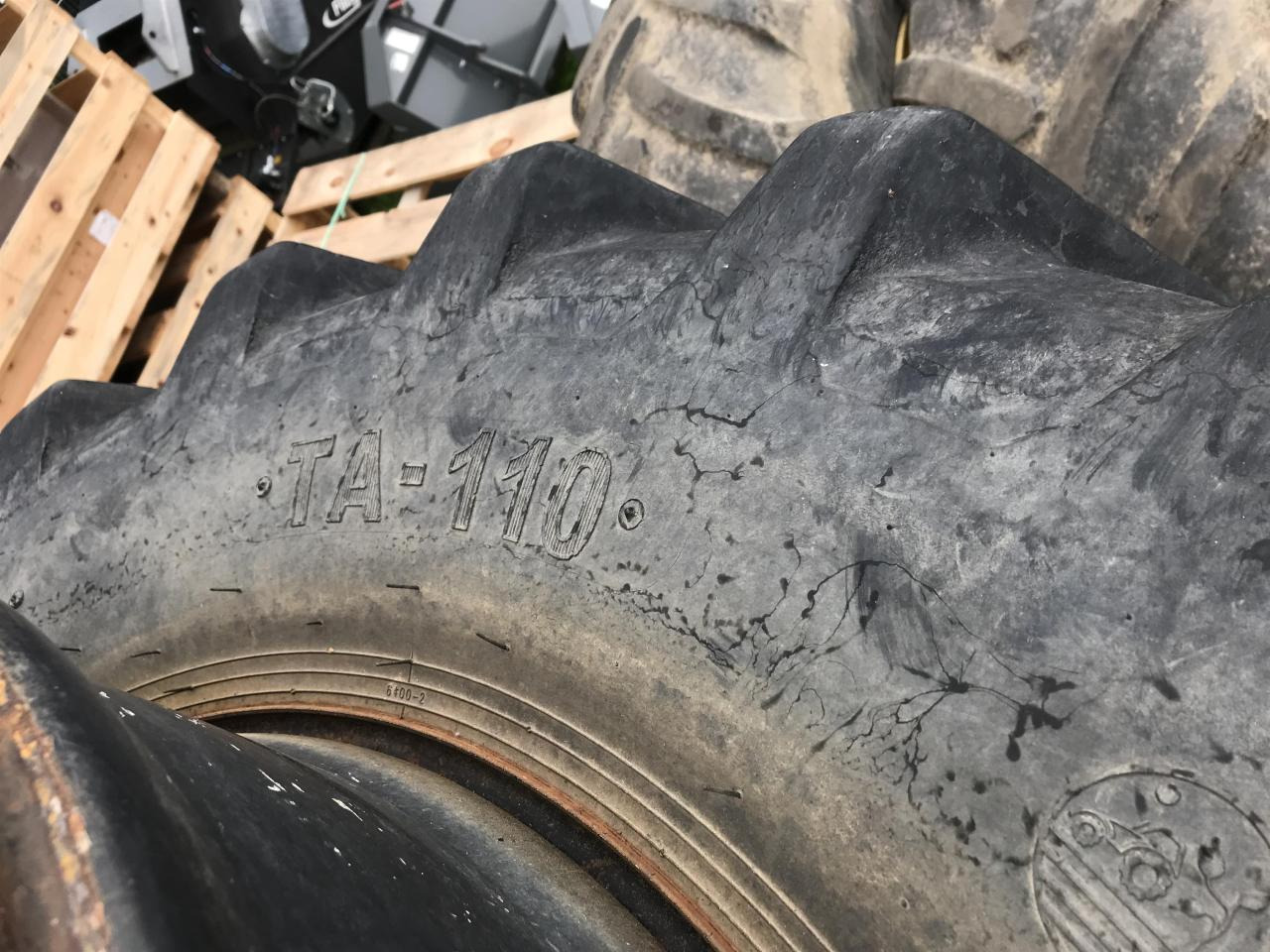 Petlas 600/65R34 - Guma za Poljoprivredni strojevi: slika Petlas 600/65R34 - Guma za Poljoprivredni strojevi Petlas 600/65R34 - Guma za Poljoprivredni strojevi: slika Petlas 600/65R34 - Guma za Poljoprivredni strojevi