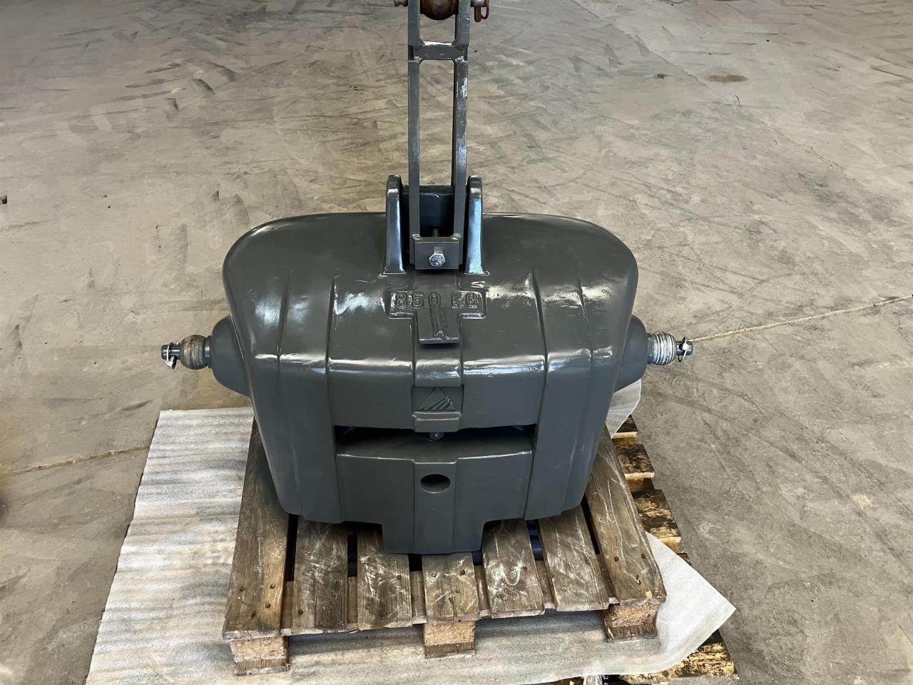 Massey Ferguson MF 850 kg - Priključak: slika Massey Ferguson MF 850 kg - Priključak Massey Ferguson MF 850 kg - Priključak: slika Massey Ferguson MF 850 kg - Priključak