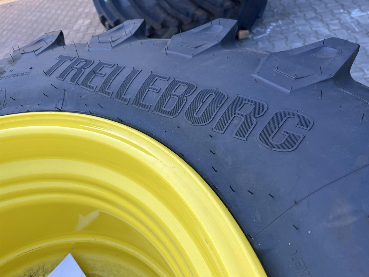 Trelleborg 540/65R28 - Guma za Poljoprivredni strojevi: slika Trelleborg 540/65R28 - Guma za Poljoprivredni strojevi Trelleborg 540/65R28 - Guma za Poljoprivredni strojevi: slika Trelleborg 540/65R28 - Guma za Poljoprivredni strojevi