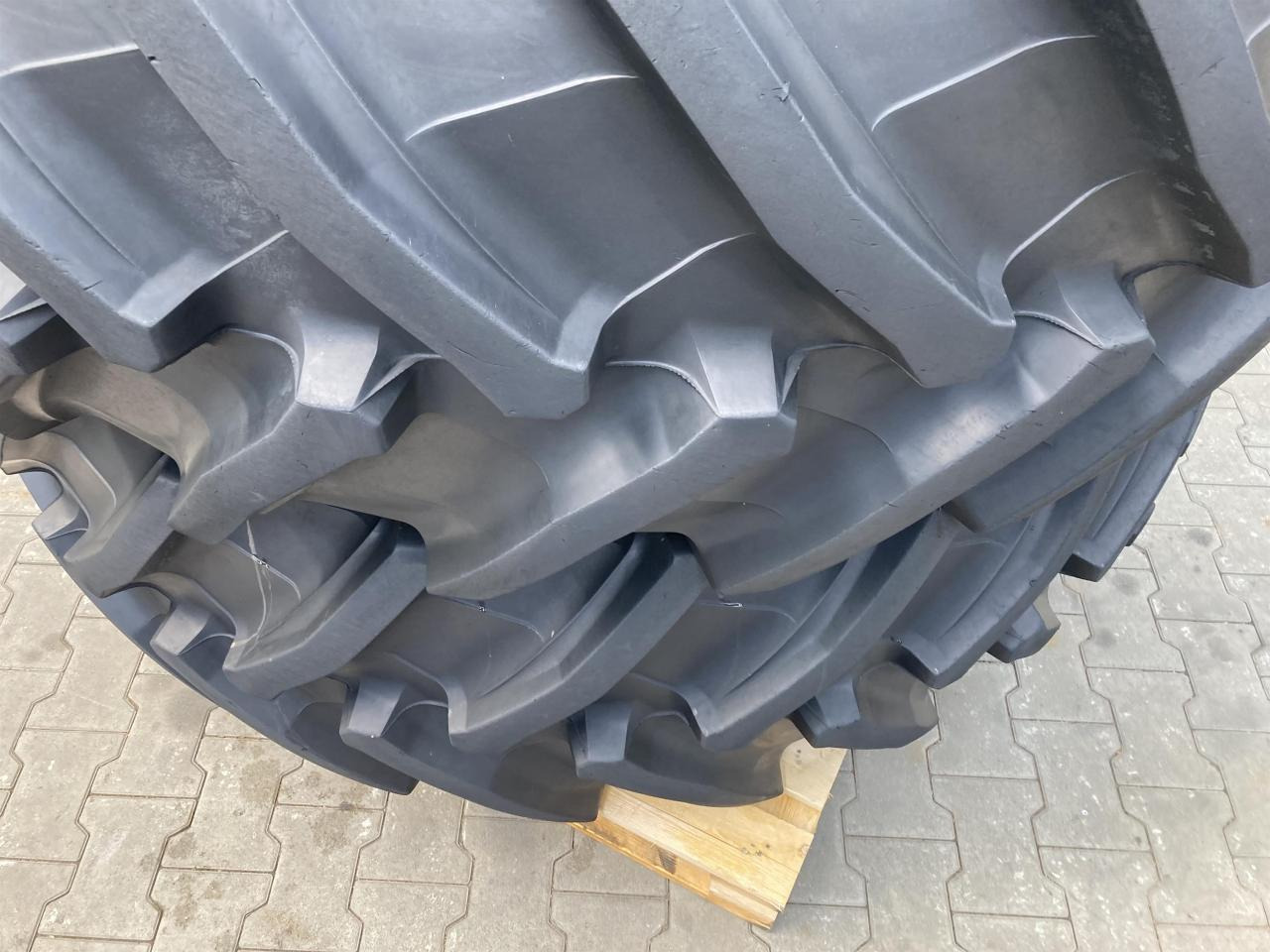 Trelleborg 580/70R42 - Guma za Poljoprivredni strojevi: slika Trelleborg 580/70R42 - Guma za Poljoprivredni strojevi Trelleborg 580/70R42 - Guma za Poljoprivredni strojevi: slika Trelleborg 580/70R42 - Guma za Poljoprivredni strojevi