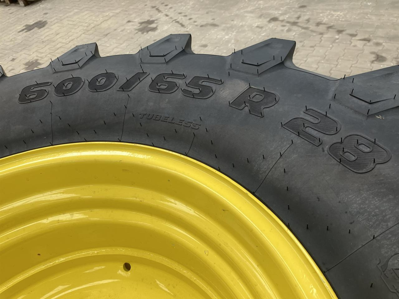 Trelleborg 600/65R28 - Guma za Poljoprivredni strojevi: slika Trelleborg 600/65R28 - Guma za Poljoprivredni strojevi Trelleborg 600/65R28 - Guma za Poljoprivredni strojevi: slika Trelleborg 600/65R28 - Guma za Poljoprivredni strojevi