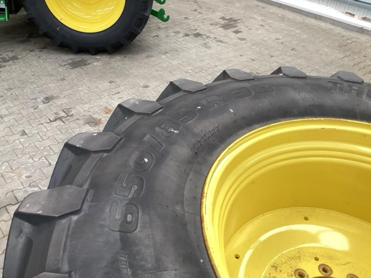 Trelleborg 650/85R38 - Guma za Poljoprivredni strojevi: slika Trelleborg 650/85R38 - Guma za Poljoprivredni strojevi Trelleborg 650/85R38 - Guma za Poljoprivredni strojevi: slika Trelleborg 650/85R38 - Guma za Poljoprivredni strojevi