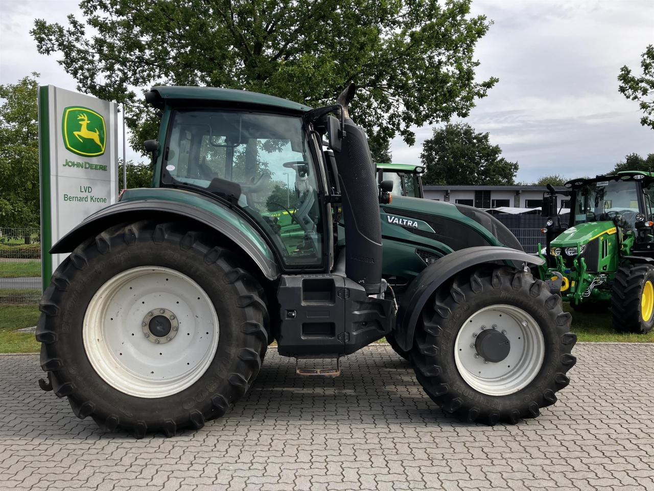 Valtra T174 Versu - Traktor: slika Valtra T174 Versu - Traktor Valtra T174 Versu - Traktor: slika Valtra T174 Versu - Traktor