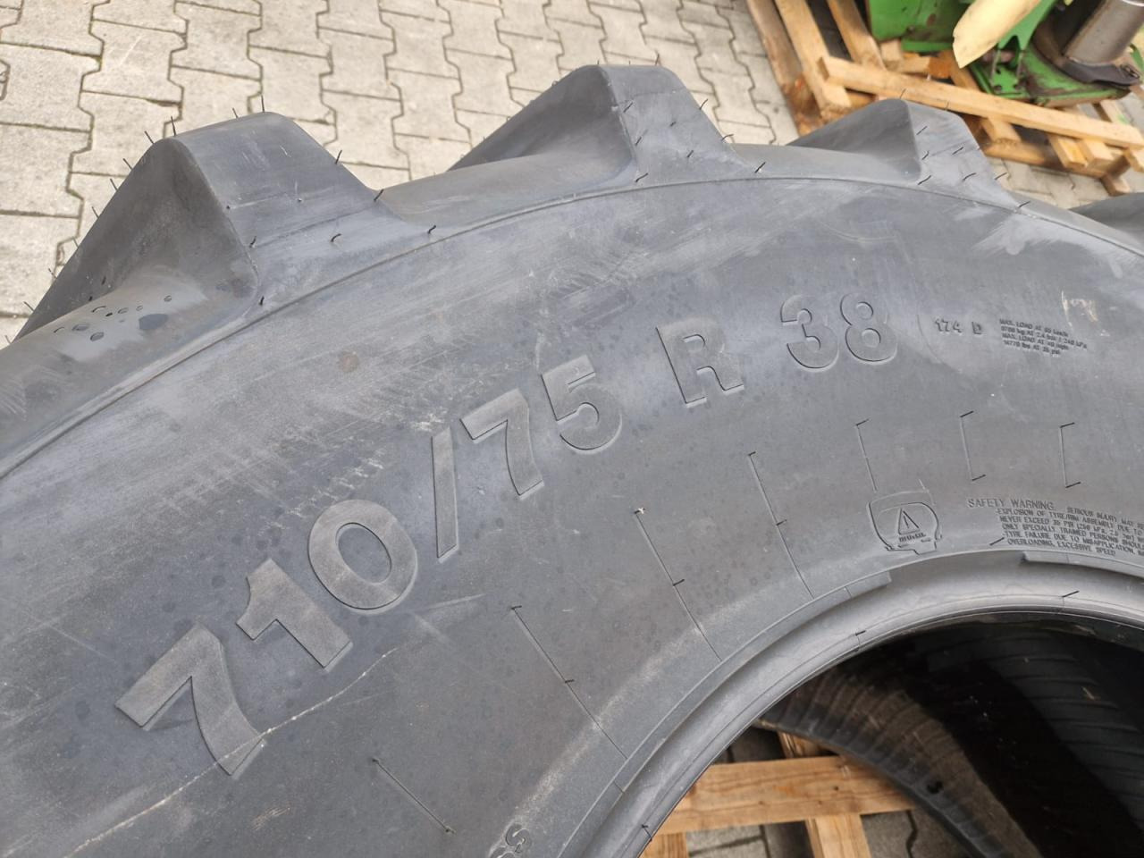 Vredestein 710/75R38 - Guma za Poljoprivredni strojevi: slika Vredestein 710/75R38 - Guma za Poljoprivredni strojevi Vredestein 710/75R38 - Guma za Poljoprivredni strojevi: slika Vredestein 710/75R38 - Guma za Poljoprivredni strojevi