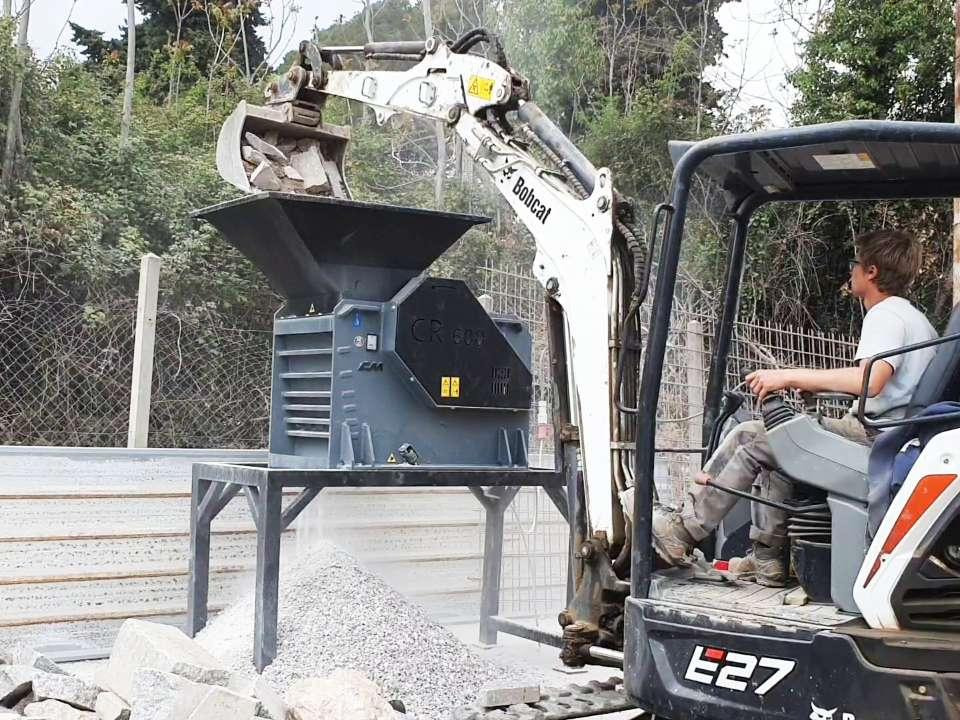 CM Crusher CR 600 Electric jaw crusher - Mobilna drobilica: slika CM Crusher CR 600 Electric jaw crusher - Mobilna drobilica CM Crusher CR 600 Electric jaw crusher - Mobilna drobilica: slika CM Crusher CR 600 Electric jaw crusher - Mobilna drobilica