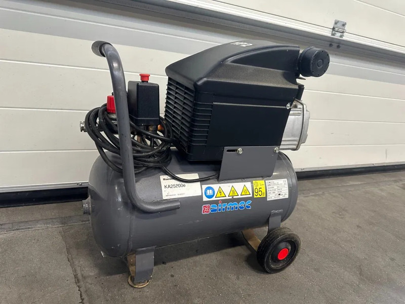 Airmec Fiac BXA 25200 Elektrische Zuigercompressor 2 PK 150 L / min 8 Bar - Zračni kompresor: slika Airmec Fiac BXA 25200 Elektrische Zuigercompressor 2 PK 150 L / min 8 Bar - Zračni kompresor Airmec Fiac BXA 25200 Elektrische Zuigercompressor 2 PK 150 L / min 8 Bar - Zračni kompresor: slika Airmec Fiac BXA 25200 Elektrische Zuigercompressor 2 PK 150 L / min 8 Bar - Zračni kompresor