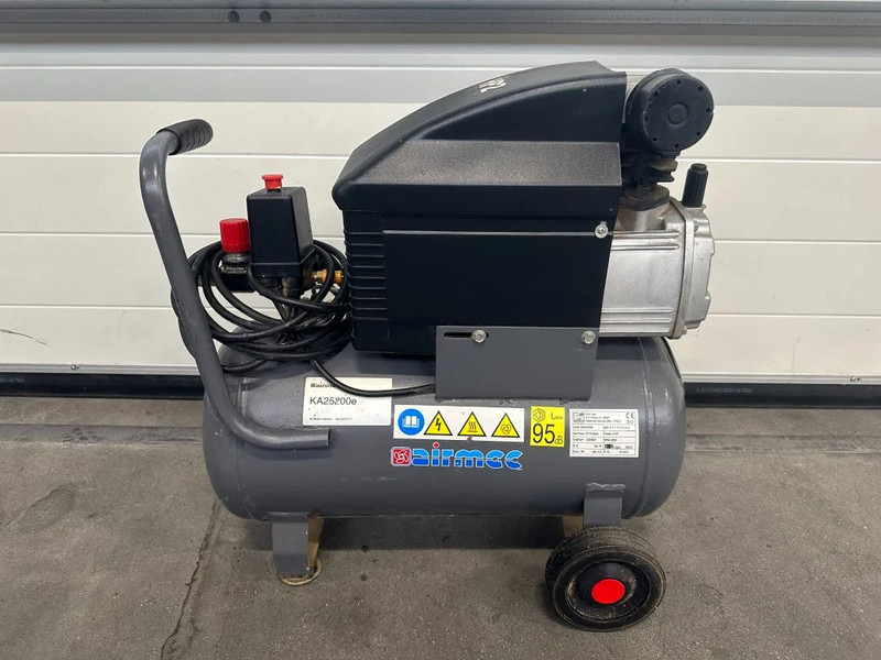 Airmec Fiac BXA 25200 Elektrische Zuigercompressor 2 PK 150 L / min 8 Bar - Zračni kompresor: slika Airmec Fiac BXA 25200 Elektrische Zuigercompressor 2 PK 150 L / min 8 Bar - Zračni kompresor Airmec Fiac BXA 25200 Elektrische Zuigercompressor 2 PK 150 L / min 8 Bar - Zračni kompresor: slika Airmec Fiac BXA 25200 Elektrische Zuigercompressor 2 PK 150 L / min 8 Bar - Zračni kompresor