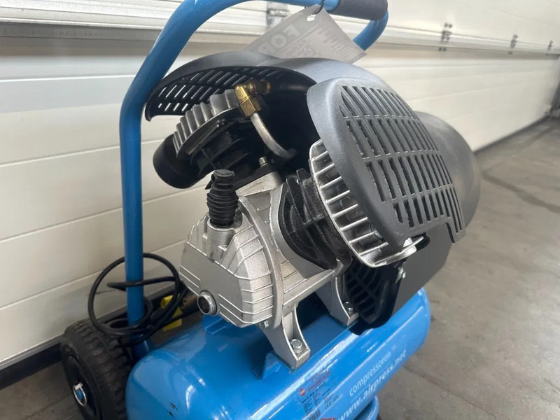 Airpress HL 425-24 Elektrische Zuigercompressor 3 PK 392 L / min 8 Bar Overstock New ! - Zračni kompresor: slika Airpress HL 425-24 Elektrische Zuigercompressor 3 PK 392 L / min 8 Bar Overstock New ! - Zračni kompresor Airpress HL 425-24 Elektrische Zuigercompressor 3 PK 392 L / min 8 Bar Overstock New ! - Zračni kompresor: slika Airpress HL 425-24 Elektrische Zuigercompressor 3 PK 392 L / min 8 Bar Overstock New ! - Zračni kompresor