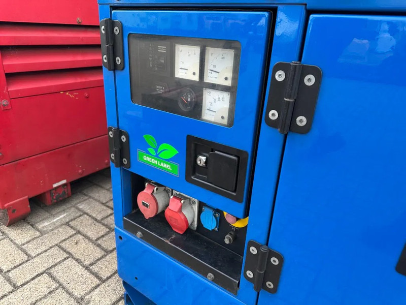 Atlas-Copco QAS 14 Yanmar Stamford 15 kVA Silent generatorset - Generatorski set: slika Atlas-Copco QAS 14 Yanmar Stamford 15 kVA Silent generatorset - Generatorski set Atlas-Copco QAS 14 Yanmar Stamford 15 kVA Silent generatorset - Generatorski set: slika Atlas-Copco QAS 14 Yanmar Stamford 15 kVA Silent generatorset - Generatorski set