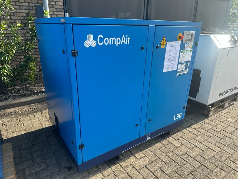 Compair L30 Elektrische Schroefcompressor 30 kW 4.88 m3 / min 7.5 Bar - Zračni kompresor: slika Compair L30 Elektrische Schroefcompressor 30 kW 4.88 m3 / min 7.5 Bar - Zračni kompresor Compair L30 Elektrische Schroefcompressor 30 kW 4.88 m3 / min 7.5 Bar - Zračni kompresor: slika Compair L30 Elektrische Schroefcompressor 30 kW 4.88 m3 / min 7.5 Bar - Zračni kompresor