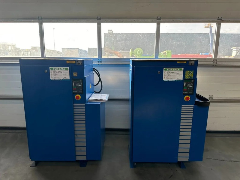 Compair MSK-G22 Elektrische Schroefcompressor 22 kW 3000 L / min 10 Bar - Zračni kompresor: slika Compair MSK-G22 Elektrische Schroefcompressor 22 kW 3000 L / min 10 Bar - Zračni kompresor Compair MSK-G22 Elektrische Schroefcompressor 22 kW 3000 L / min 10 Bar - Zračni kompresor: slika Compair MSK-G22 Elektrische Schroefcompressor 22 kW 3000 L / min 10 Bar - Zračni kompresor