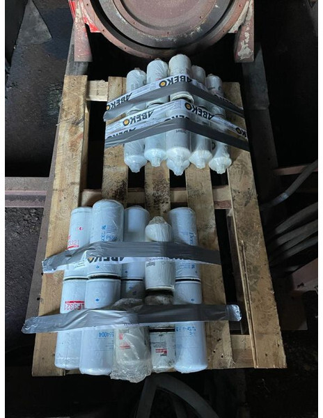 Generatorski set Cummins KTTA 19 C Dieselmotor in container 585 PK: slika Generatorski set Cummins KTTA 19 C Dieselmotor in container 585 PK Generatorski set Cummins KTTA 19 C Dieselmotor in container 585 PK: slika Generatorski set Cummins KTTA 19 C Dieselmotor in container 585 PK