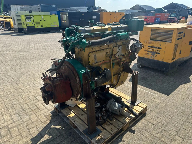 DAF 1160 Marine Diesel Motor met keerkoppeling 170 PK Engine - Motor: slika DAF 1160 Marine Diesel Motor met keerkoppeling 170 PK Engine - Motor DAF 1160 Marine Diesel Motor met keerkoppeling 170 PK Engine - Motor: slika DAF 1160 Marine Diesel Motor met keerkoppeling 170 PK Engine - Motor