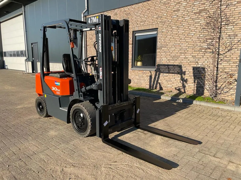 Doosan D30G Yanmar 3 ton Triplex Freelift Sideshift Diesel Heftruck 470 cm hefhoogte - Diesel viličar: slika Doosan D30G Yanmar 3 ton Triplex Freelift Sideshift Diesel Heftruck 470 cm hefhoogte - Diesel viličar Doosan D30G Yanmar 3 ton Triplex Freelift Sideshift Diesel Heftruck 470 cm hefhoogte - Diesel viličar: slika Doosan D30G Yanmar 3 ton Triplex Freelift Sideshift Diesel Heftruck 470 cm hefhoogte - Diesel viličar