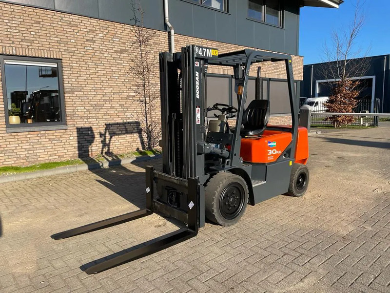 Doosan D30G Yanmar 3 ton Triplex Freelift Sideshift Diesel Heftruck 470 cm hefhoogte - Diesel viličar: slika Doosan D30G Yanmar 3 ton Triplex Freelift Sideshift Diesel Heftruck 470 cm hefhoogte - Diesel viličar Doosan D30G Yanmar 3 ton Triplex Freelift Sideshift Diesel Heftruck 470 cm hefhoogte - Diesel viličar: slika Doosan D30G Yanmar 3 ton Triplex Freelift Sideshift Diesel Heftruck 470 cm hefhoogte - Diesel viličar
