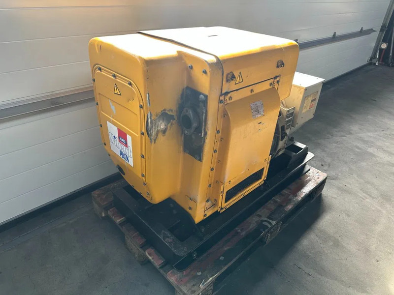 Generatorski set Hatz 2L40CH Stamford 15 kVA Silentpack generatorset: slika Generatorski set Hatz 2L40CH Stamford 15 kVA Silentpack generatorset Generatorski set Hatz 2L40CH Stamford 15 kVA Silentpack generatorset: slika Generatorski set Hatz 2L40CH Stamford 15 kVA Silentpack generatorset