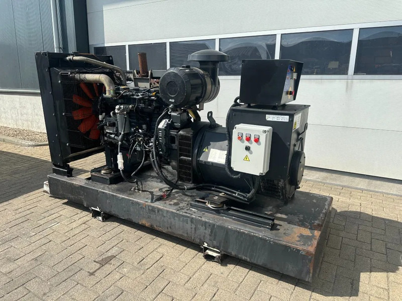 Himoinsa Iveco NEF 60 TE2 Stamford 200 kVA generatorset - Generatorski set: slika Himoinsa Iveco NEF 60 TE2 Stamford 200 kVA generatorset - Generatorski set Himoinsa Iveco NEF 60 TE2 Stamford 200 kVA generatorset - Generatorski set: slika Himoinsa Iveco NEF 60 TE2 Stamford 200 kVA generatorset - Generatorski set