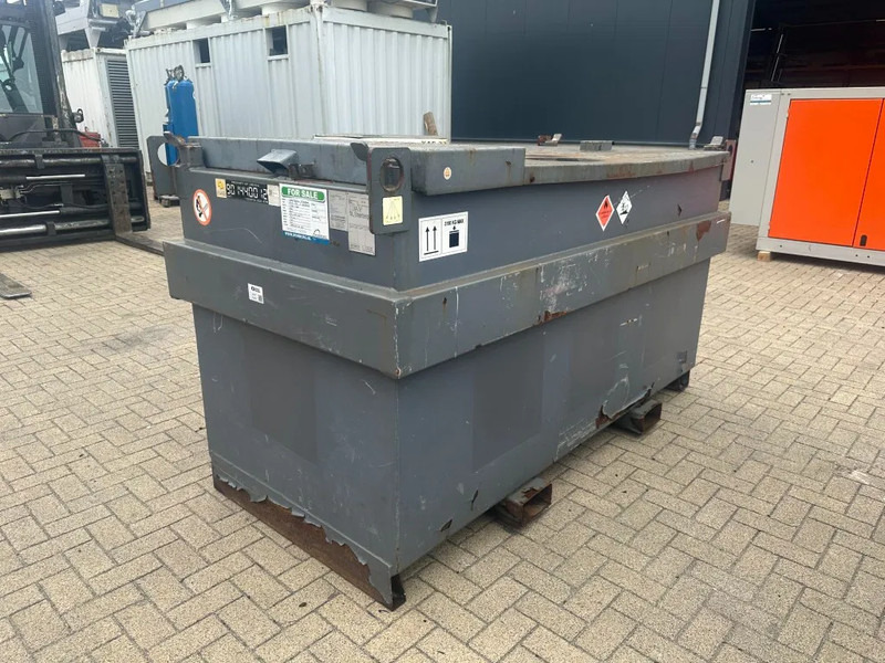 IBC Steenbergen Kiwa IBC 2000 liter dieseltank met handpomp Milieutank - Cisterna za skladištenje: slika IBC Steenbergen Kiwa IBC 2000 liter dieseltank met handpomp Milieutank - Cisterna za skladištenje IBC Steenbergen Kiwa IBC 2000 liter dieseltank met handpomp Milieutank - Cisterna za skladištenje: slika IBC Steenbergen Kiwa IBC 2000 liter dieseltank met handpomp Milieutank - Cisterna za skladištenje